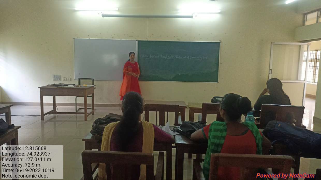 1._Economics_Class_Room_3