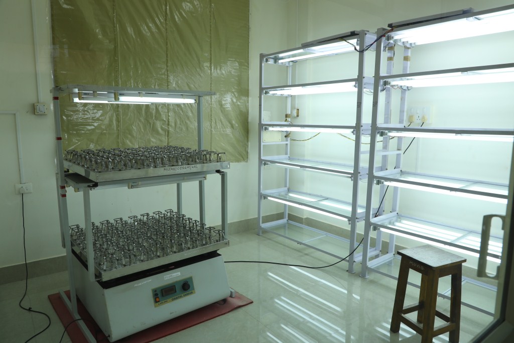 6.Applied_Botany_Research_Lab_B2-4