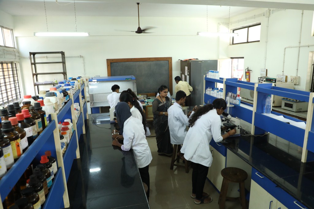 23.Biosciences_Microbiology_Lab
