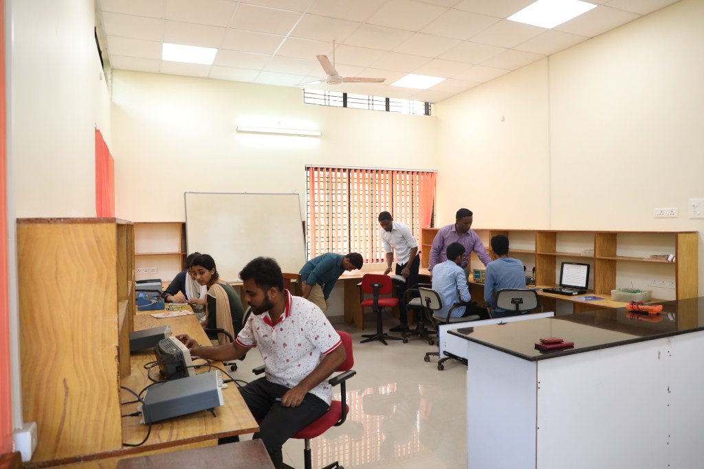 45.Electronics_Communication_Lab